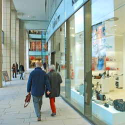 Thumbnail-Photo: UK retail parks will grow faster than high streets to 2022...