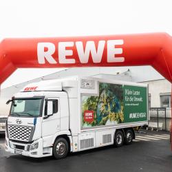 Thumbnail-Foto: REWE startet Dekarbonisierung der LKW-Flotte