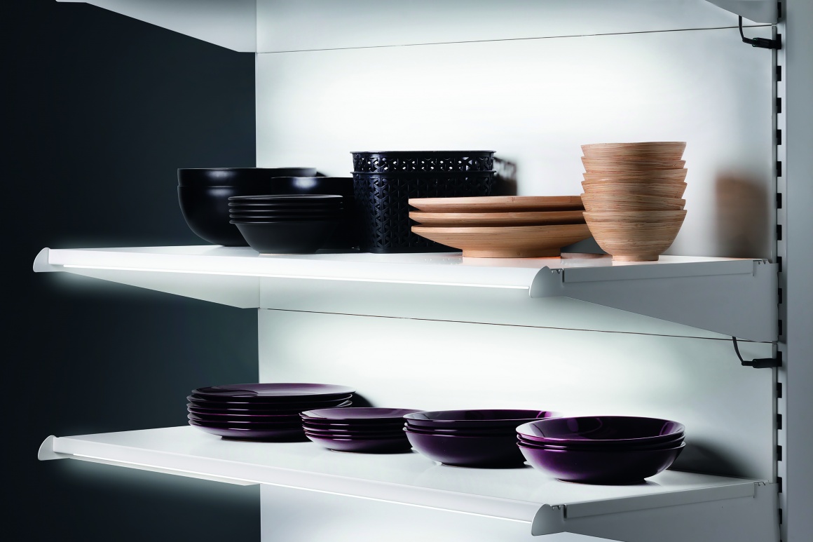 Shelf with plates made out of different materials