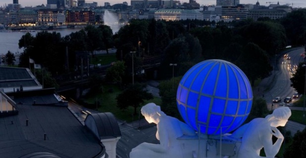 LEDs from OSRAM light up the globe on the Hotel Atlantic...