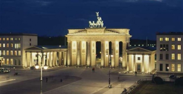 With energy-saving white light lamps OSRAM puts central Berlin in the right...