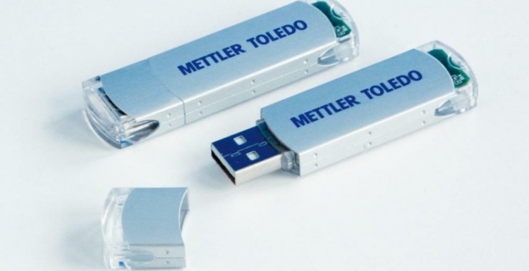 Photo: METTLER TOLEDO bC scales:  USB memory function simplifies updates of...