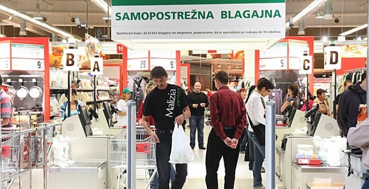 Photo: SPAR, the world’s largest food retail chain, pilots NCR self-checkout...