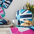 Photo: Retailers cut price of Olympic souvenirs by up to 80%...