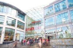 The mall in Manchester Arndale will provide free Wi-Fi to its customers....