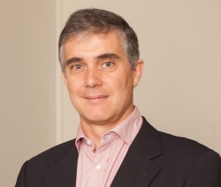 Paulo Magalhães: Using an app the store employees can perform all their...