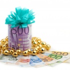 Photo: Shoppers to spend 45 billion dollars in pre-Christmas retail sales...