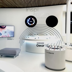 Thumbnail-Photo: What shop design can look like: Samsung Store in Paris...