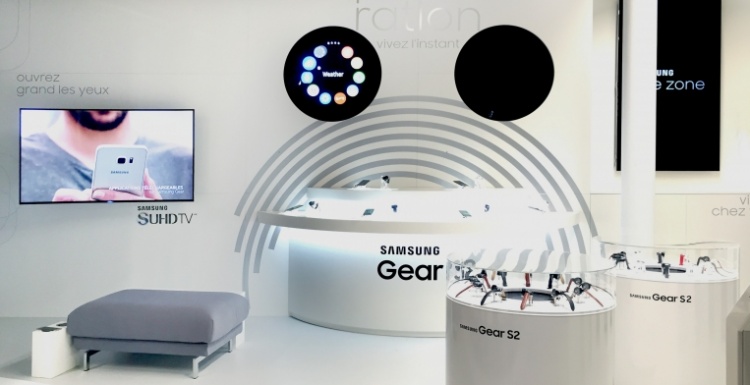 Photo: What shop design can look like: Samsung Store in Paris...