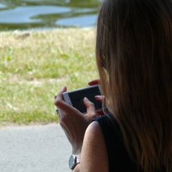 Photo: Holiday season: more than 1-in-5 shoppers used a mobile device...