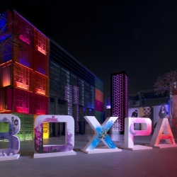 Photo: Shopping in the Box