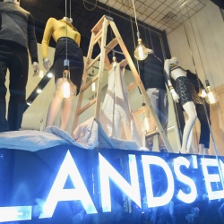 Thumbnail-Photo: Lands End opens pop-up shop in New York City...