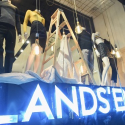 Photo: Lands End opens pop-up shop in New York City...