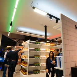 Thumbnail-Photo: Philips Lighting cracks code how colored lighting boosts supermarket...
