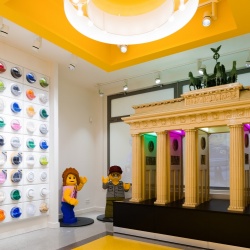Thumbnail-Photo: What shop design can look like: the Lego flagship store in Berlin...