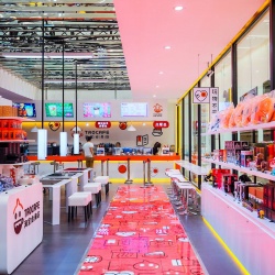 Thumbnail-Photo: Online giant Alibaba seeks to boost brick-and-mortar retail in China...