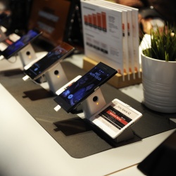 Thumbnail-Photo: 3 stores aim high and brands themselves digitally...