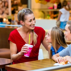 Thumbnail-Photo: Millennial parents shop differently