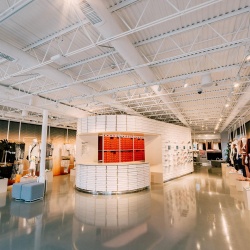Thumbnail-Photo: Nike’s new store was located and stocked by you, Los Angeles...