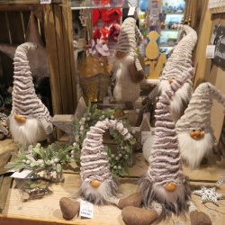 Thumbnail-Photo: Christmas gnomes on the loose: Christmas decorating tips, part 7...