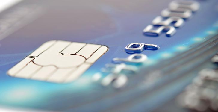 Close-up of a payment card with chip and card number; copyright:...