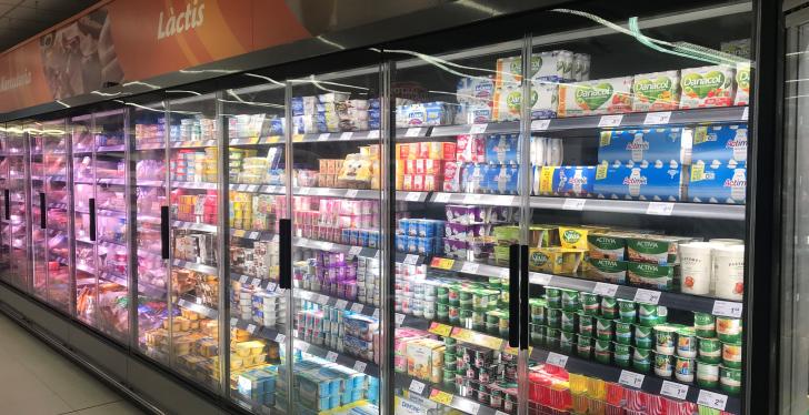 Refrigerated counter in a supermarket