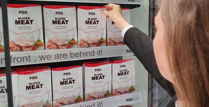 Woman standing in front of a shelf