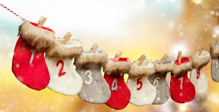Advent calendar with numbered hanging socks; copyright: PantherMedia / jag_cz...