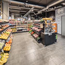 Thumbnail-Photo: Vending machines: Customers alone in the store...