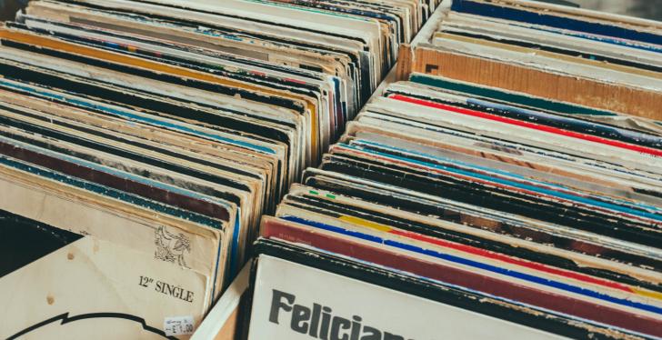 Many used original record sleves in a box; copyright: Joseph Pearson/Unsplash...