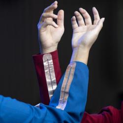 Thumbnail-Photo: UCI invention lets people pay for purchases with a high-five...