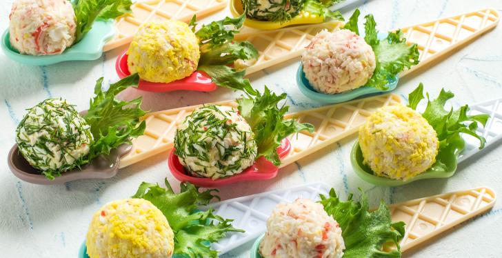 small snack balls on serving spoons; copyright: envato/twenty20photos...