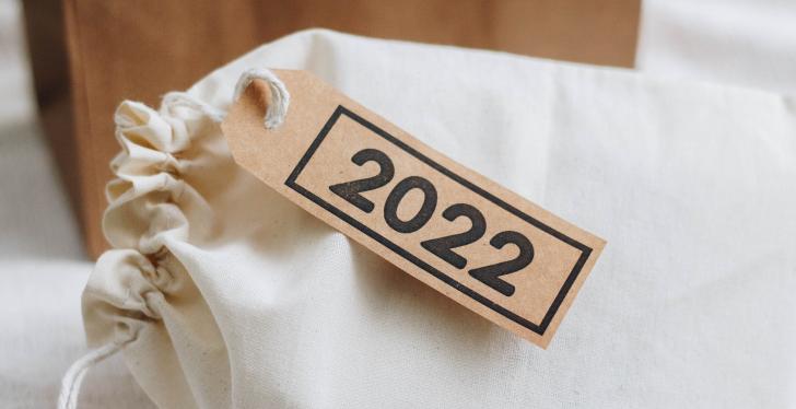 A cloth bag with a sign 2022