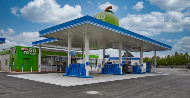 An Aral filling station at a car station near Dortmund; copyright: Aral AG...