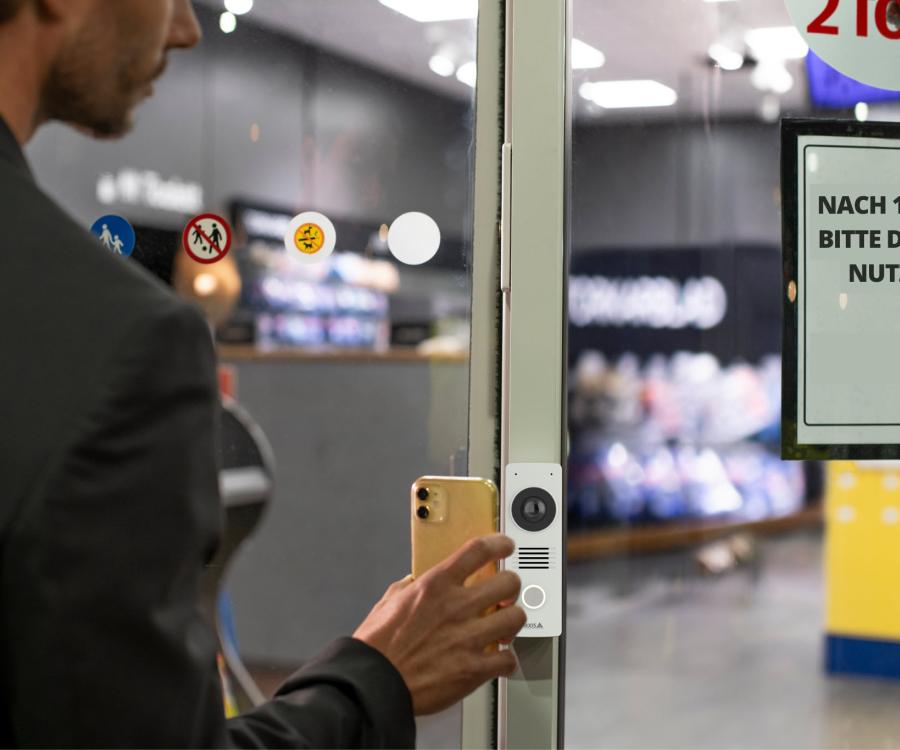 Photo: Hybrid stores: Connected components for the store concept of the future...
