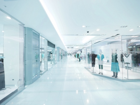 Photo: Fashion: Dennis Basso to open first outlet store...