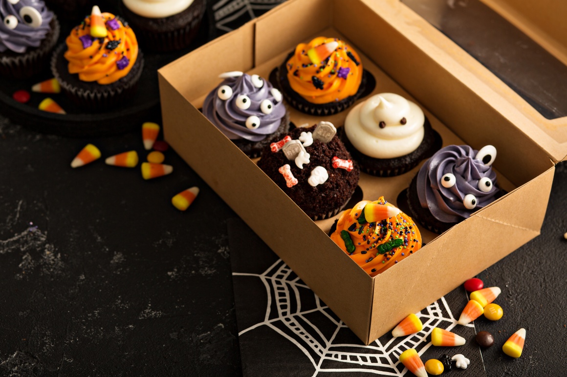 Halloween cupcakes with decorations