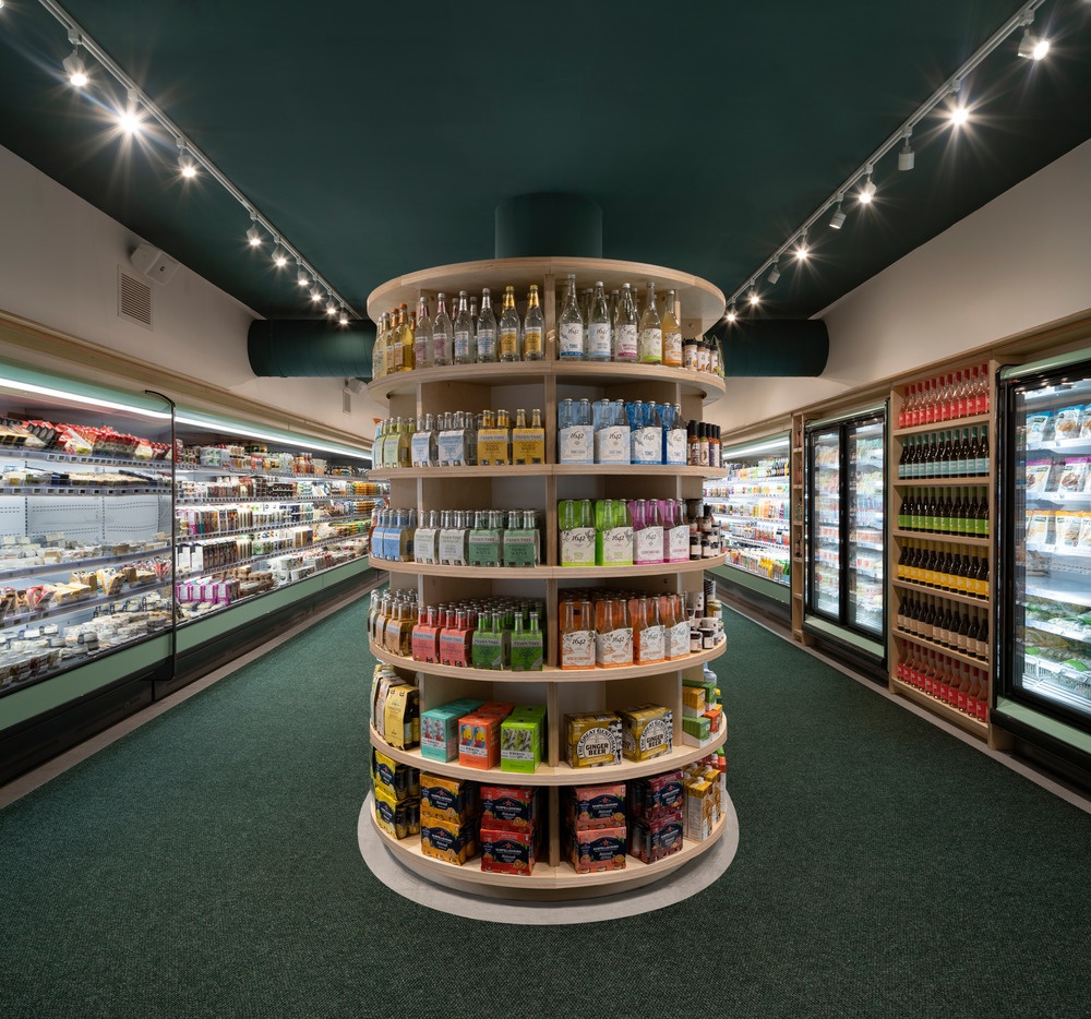 Shelves and fridges in the Fraîchement Bon Jarry