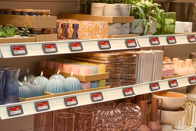 Shelf with multiple ESL labels