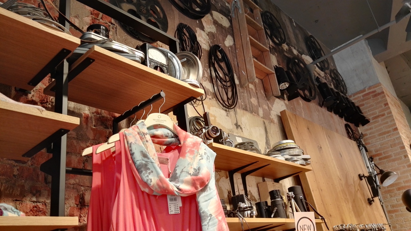 Photo: What shop design can look like: Cartoon in Hamburg...