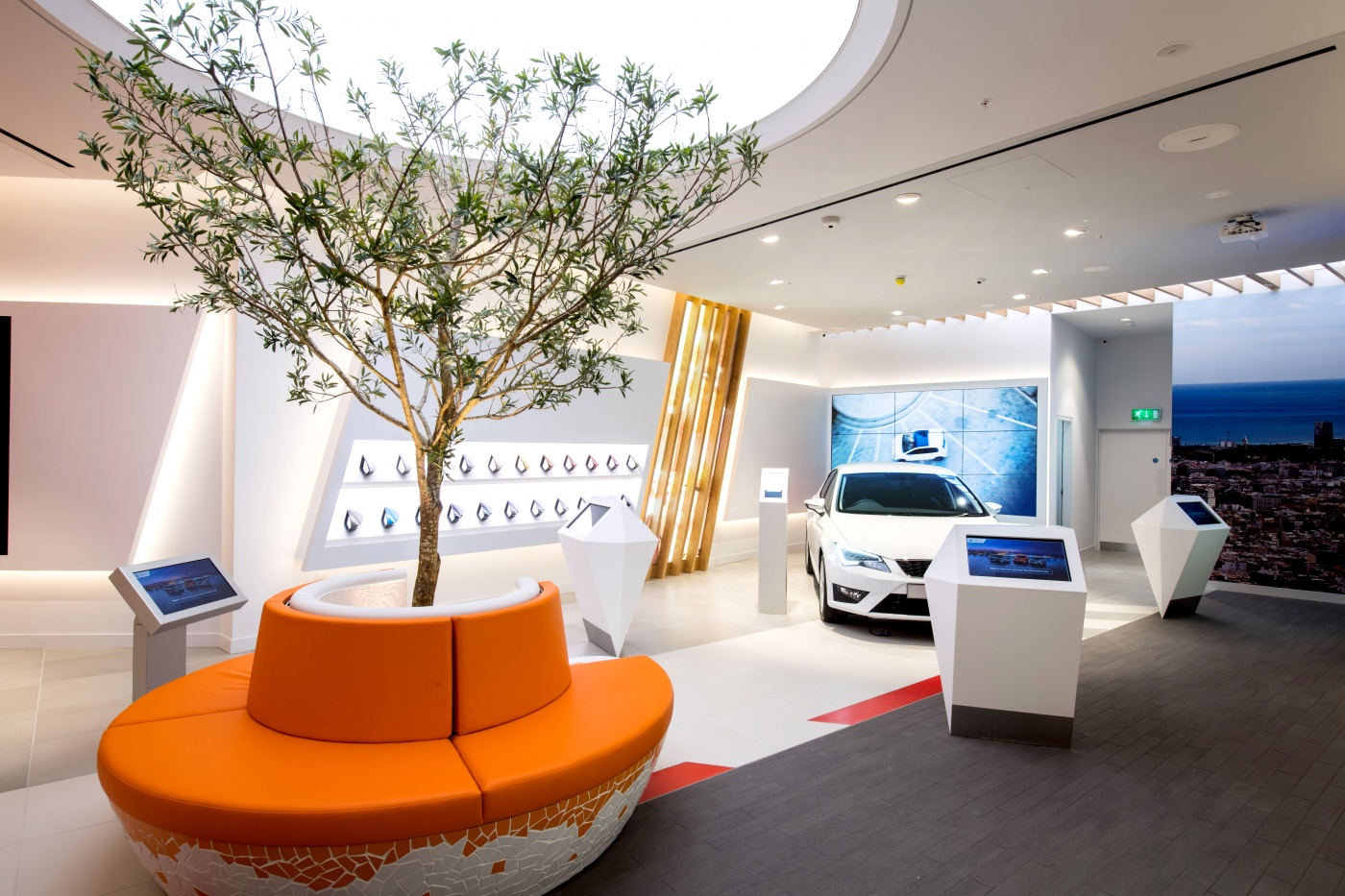 Photo: Always in motion: SEAT rolls out new concepts for its dealerships...