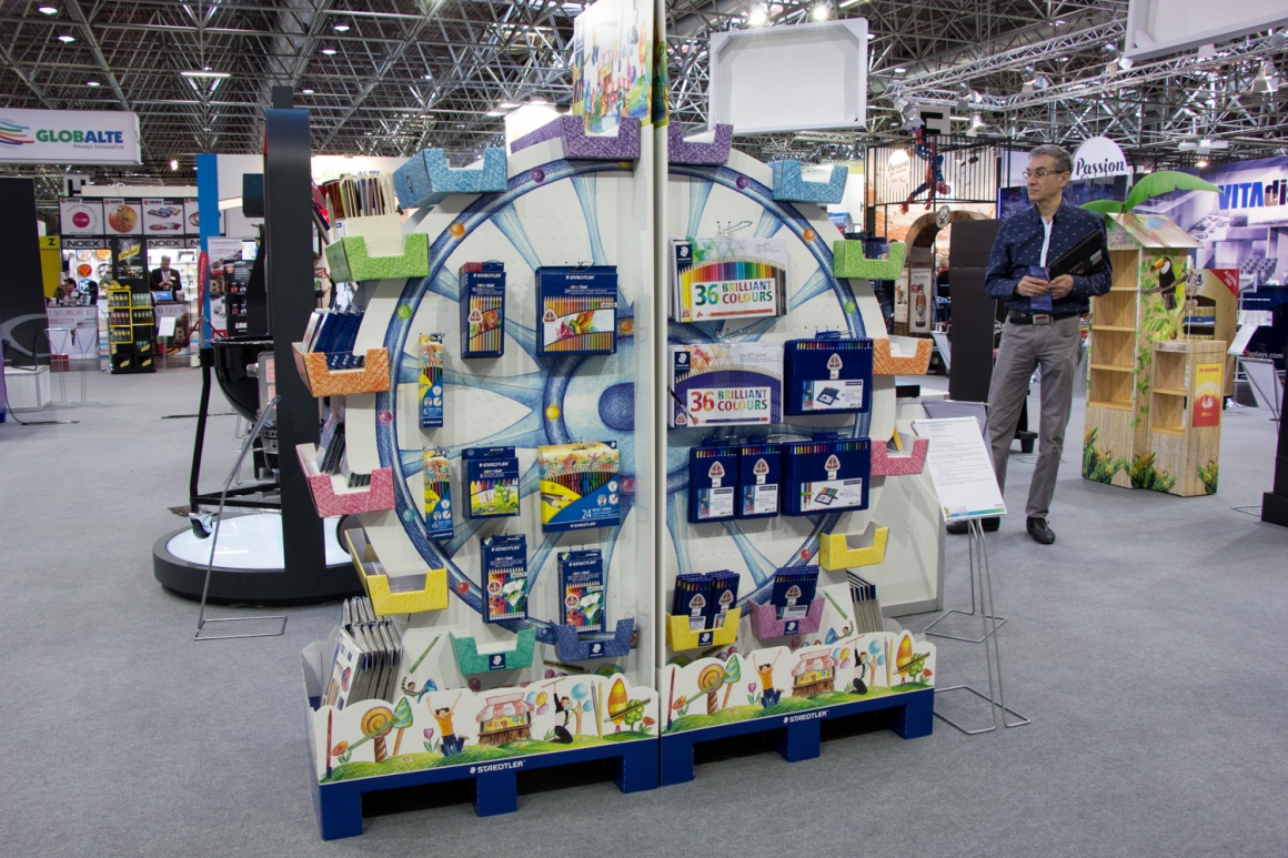 This display, shaped like a Ferris wheel and 1,60m high, is an eye-catcher from...