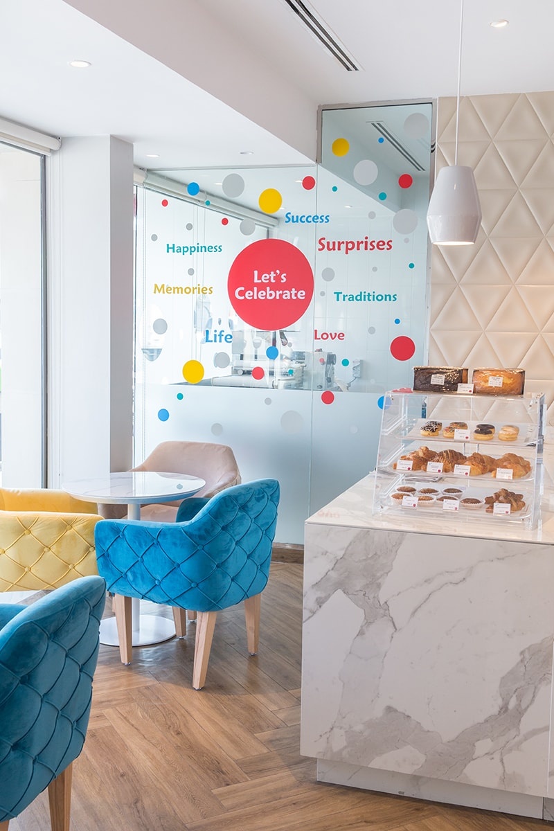 Photo: Seating areas and counter in a bakery; copyright: STIRIXIS GROUP...