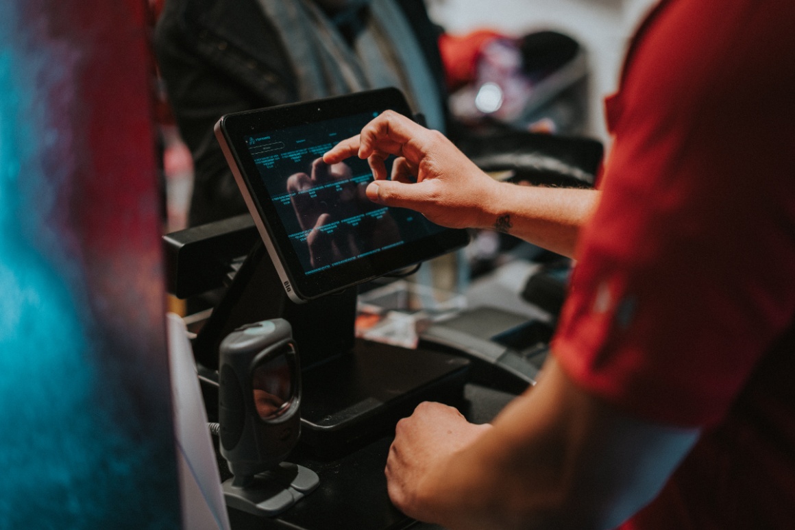 Photo: Cashier using a POS System with a touch display; copyright: Elo Touch...