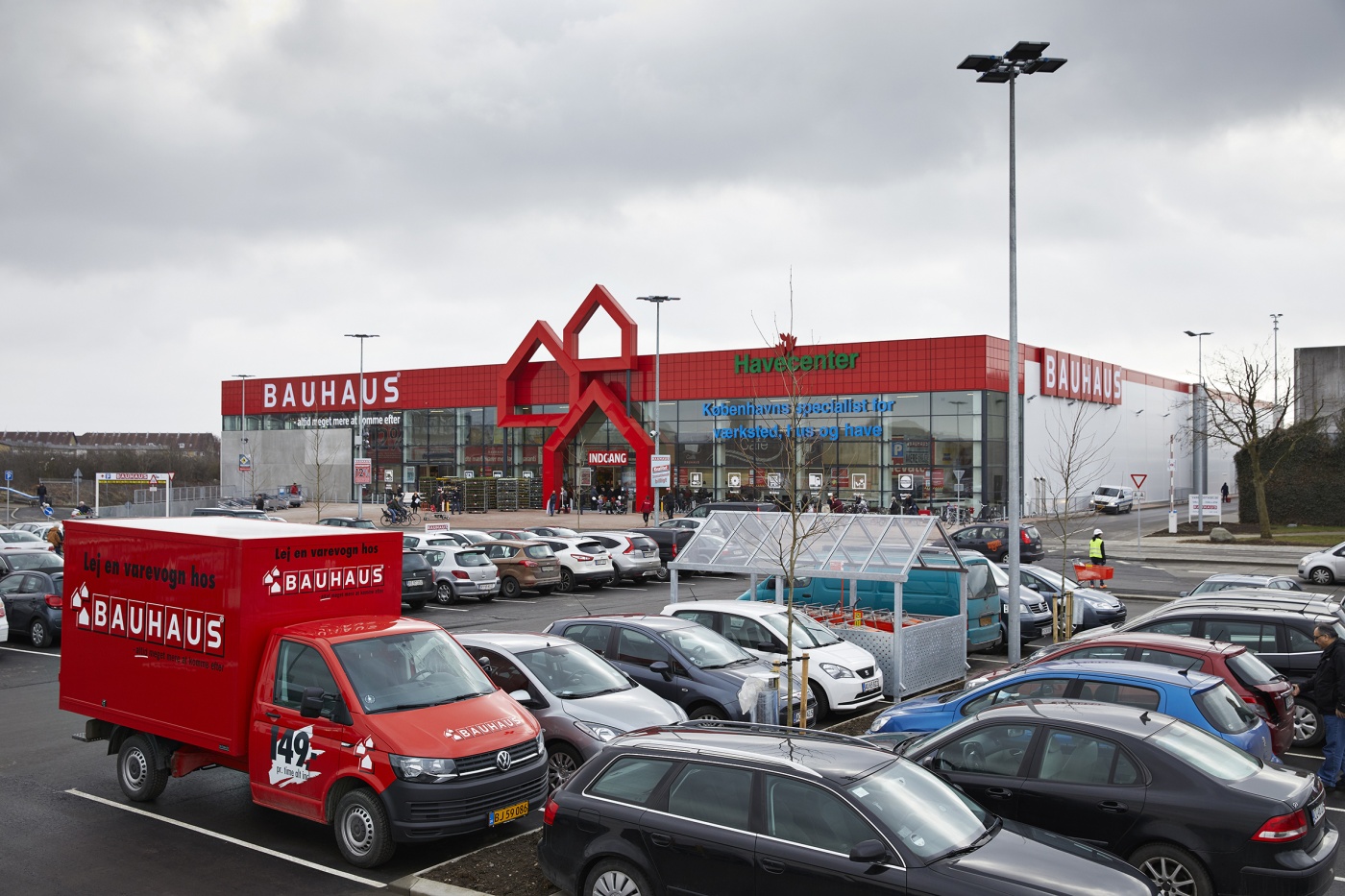 Photo: Electronic pricing optimizes customer experience and employee...