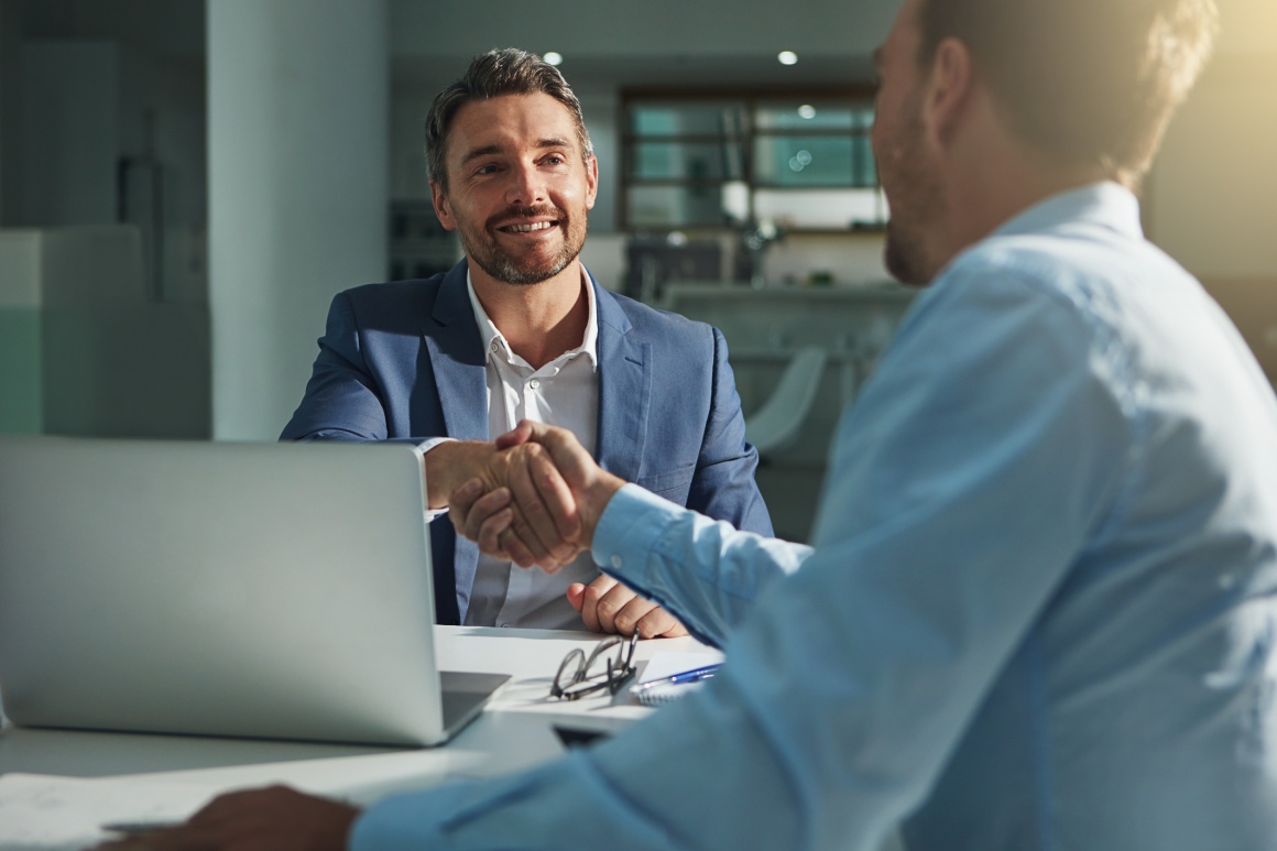 Two man handshake; Copyright: GettyImages/540525954...