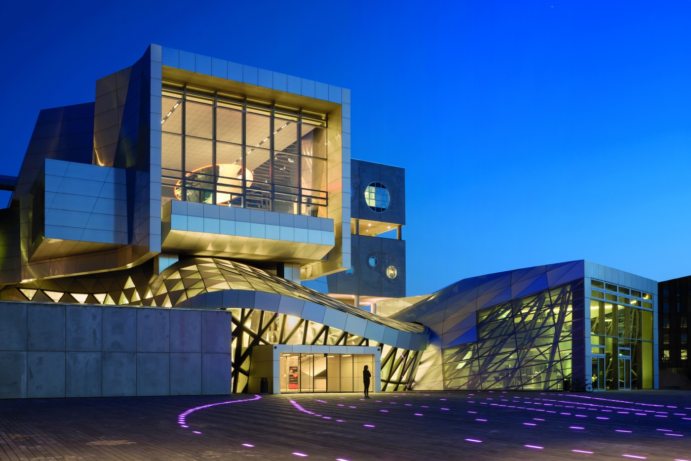 Photo: Concrete use in architecture and design: “Imperfection is back in...