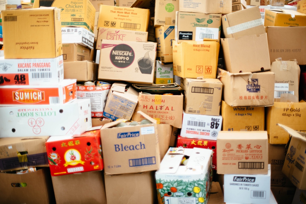 Boxes; Copyright: chuttersnap/Unsplash