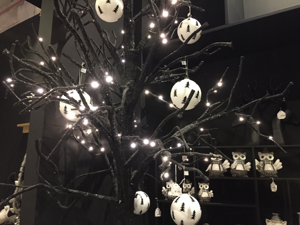 Black and white Christmas tree balls