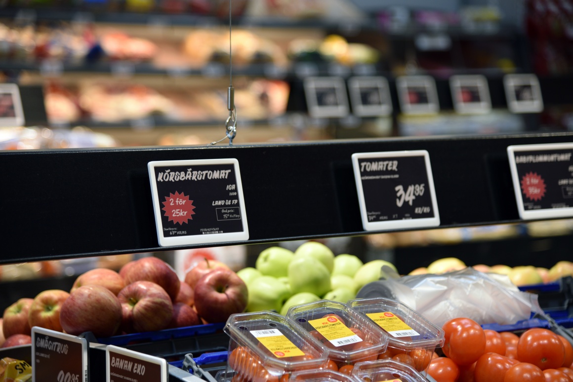 Electronic shelf labels in a food store; copyright: Delfi...